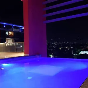 https://2b-r-parkhurst-paradise-with-infinity-edge-rooftop-pool.comcaribbean.com
